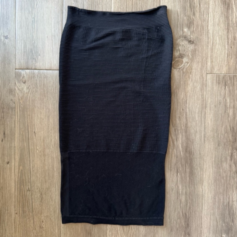BCBGeneration Seamless Ribbed Midi Skirt